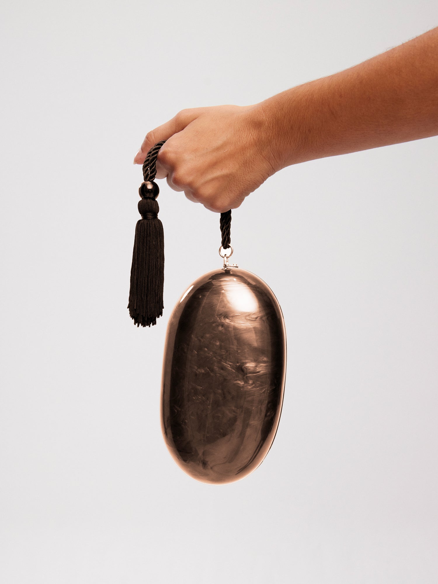 mioh | BOMBON TOFFEE - Bolso marrón para invitada de boda y fiesta