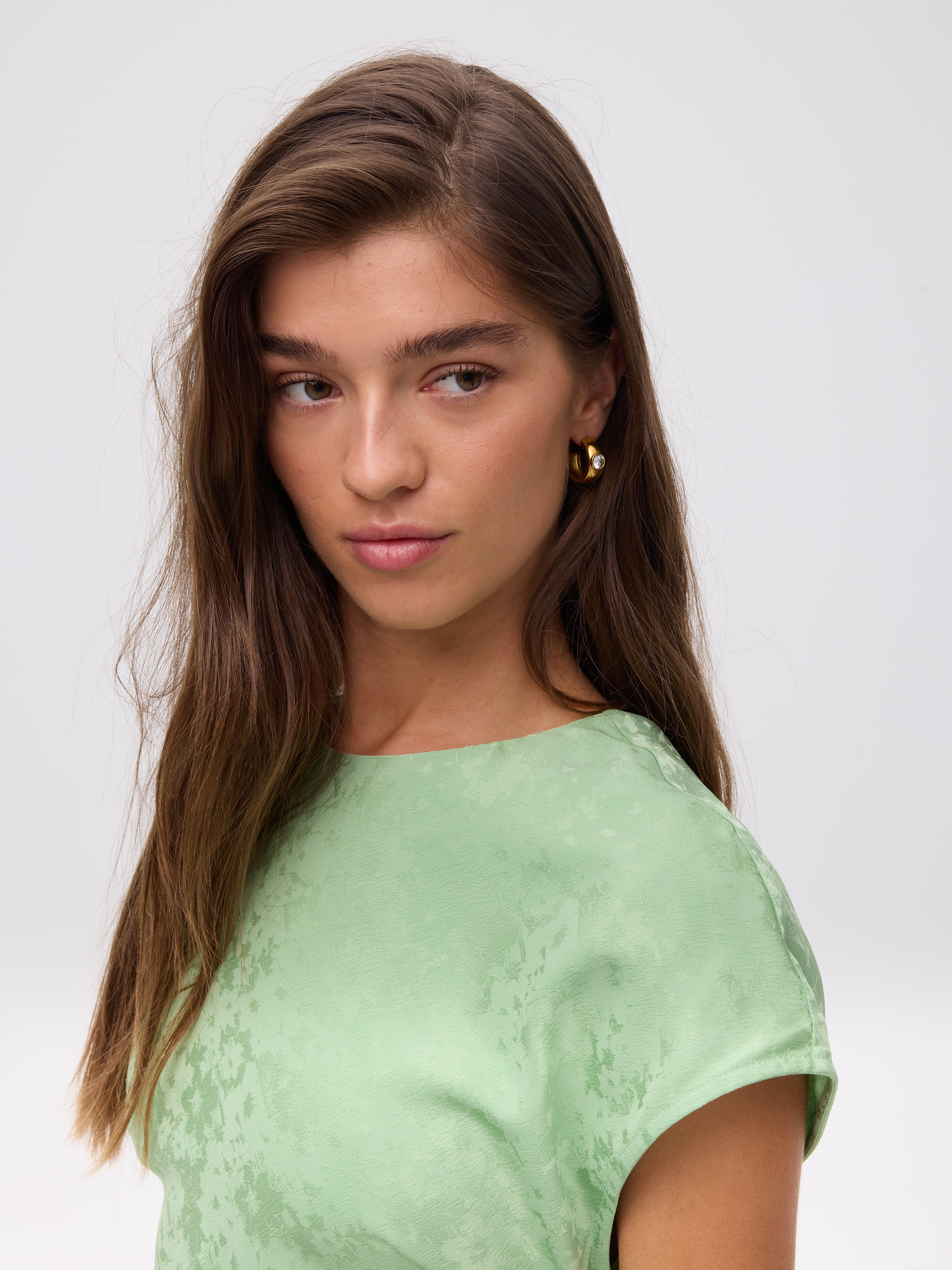 ADRIANA GREEN - Vestido midi verde menta, para ser la invitada de boda perfecta y fiesta esta primavera verano. MIOH es la marca de vestidos de invitada de boda y fiesta de referencia en España