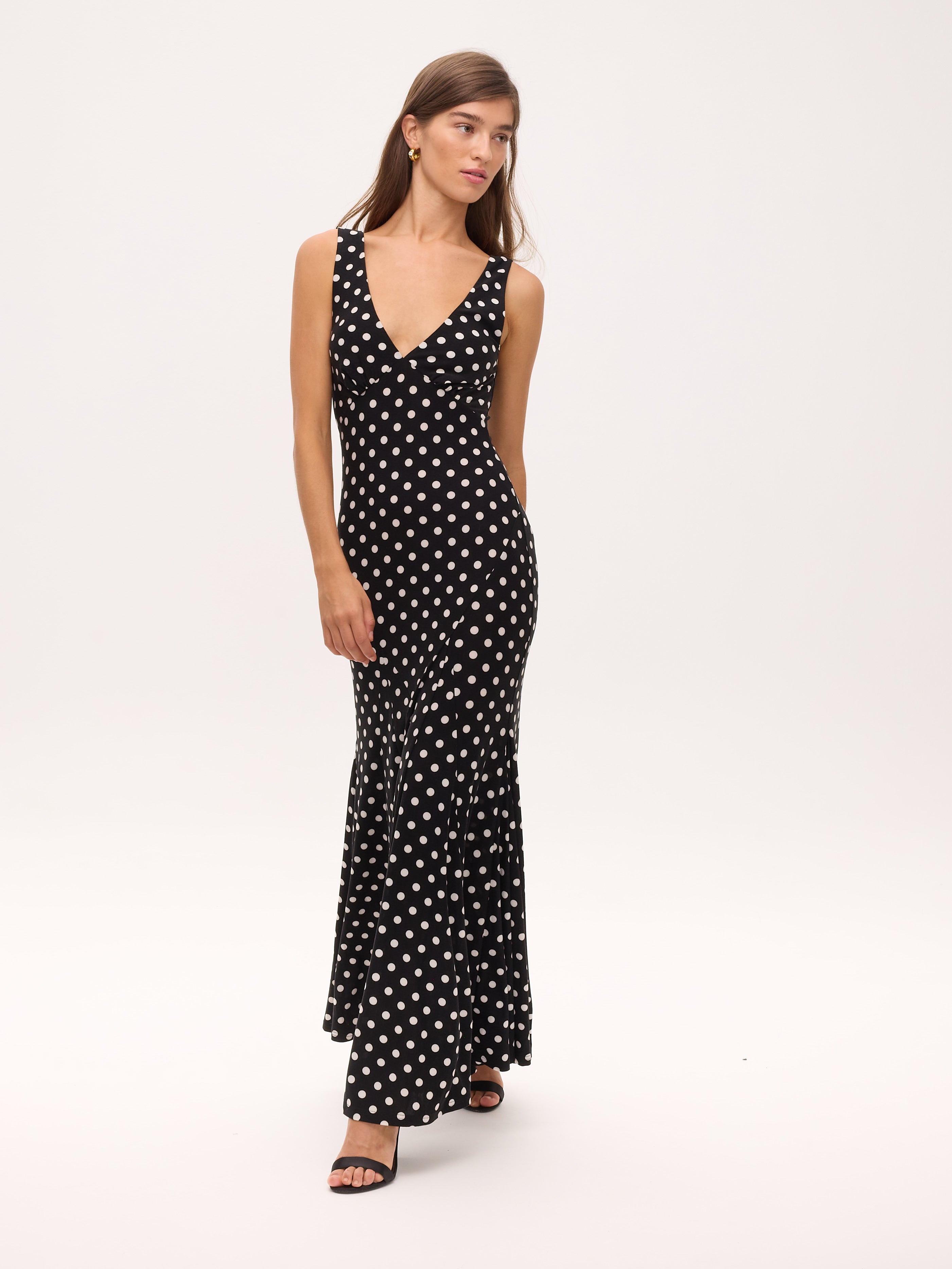 BEATRICE DOTS - Vestido sirena en lunares, para invitadas de boda, fiesta y eventos de primvera y verano. MIOH es la marca de vestidos de invitada de boda y fiesta de referencia en España