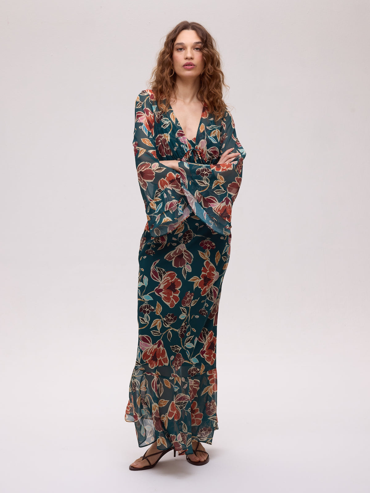 GRAZIA FLOWERS - Vestido y top de gasa estampado floral tirantes, un vestido de invitada de boda con el sello de MIOH, la marca de moda española más buscada en 2026