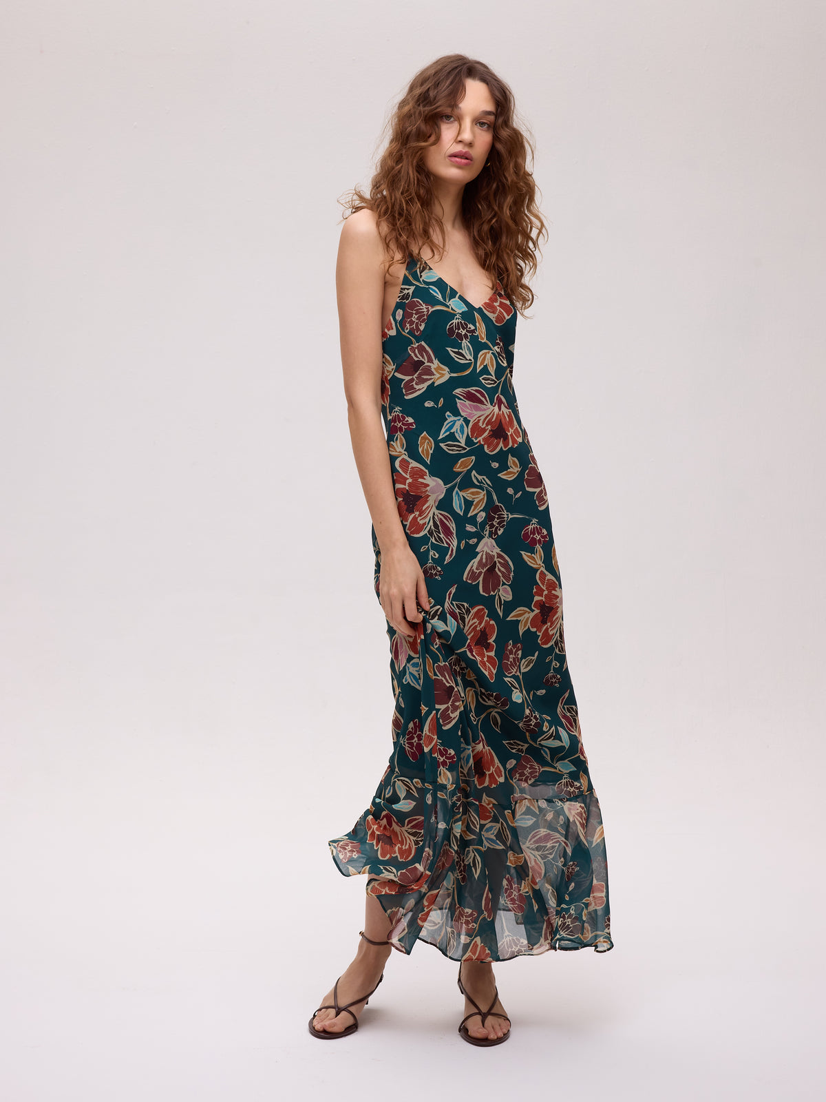 GRAZIA FLOWERS - Vestido y top de gasa estampado floral tirantes, combínalo con los abrigos y complementos de MIOH para completar tu look de invitada de boda