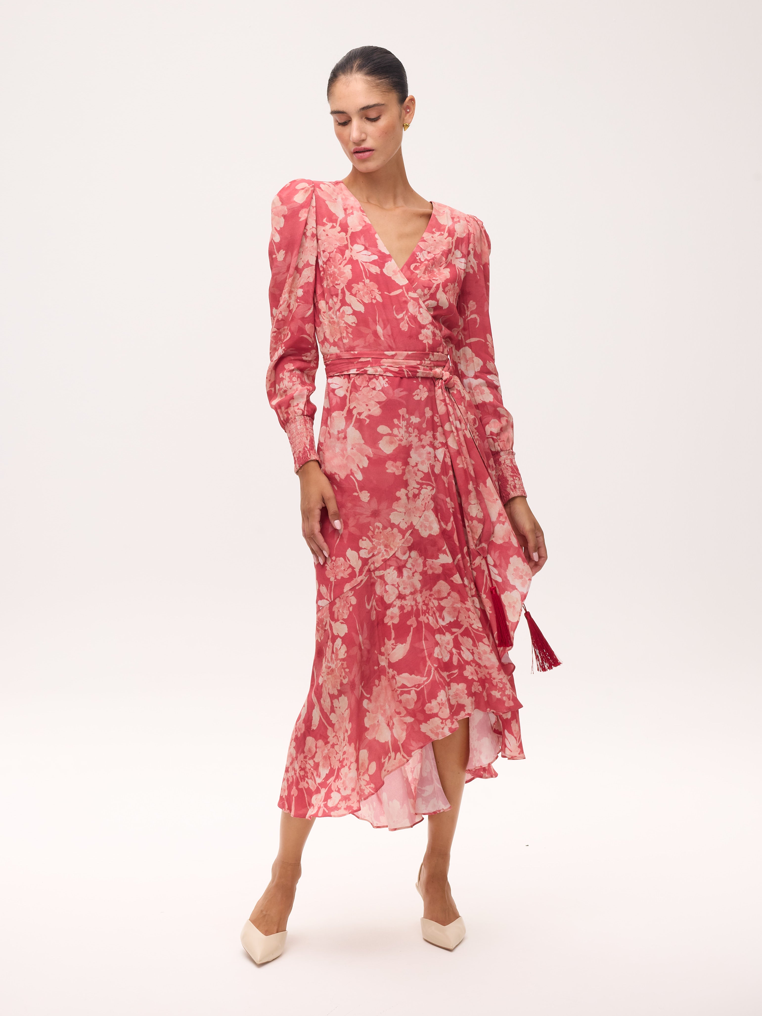 OLIVIA - Vestido wrap estampado floral, para ser la invitada de boda perfecta y fiesta esta primavera verano. MIOH es la marca que eligen las influencers de España para sus eventos, como bodas y fiestas