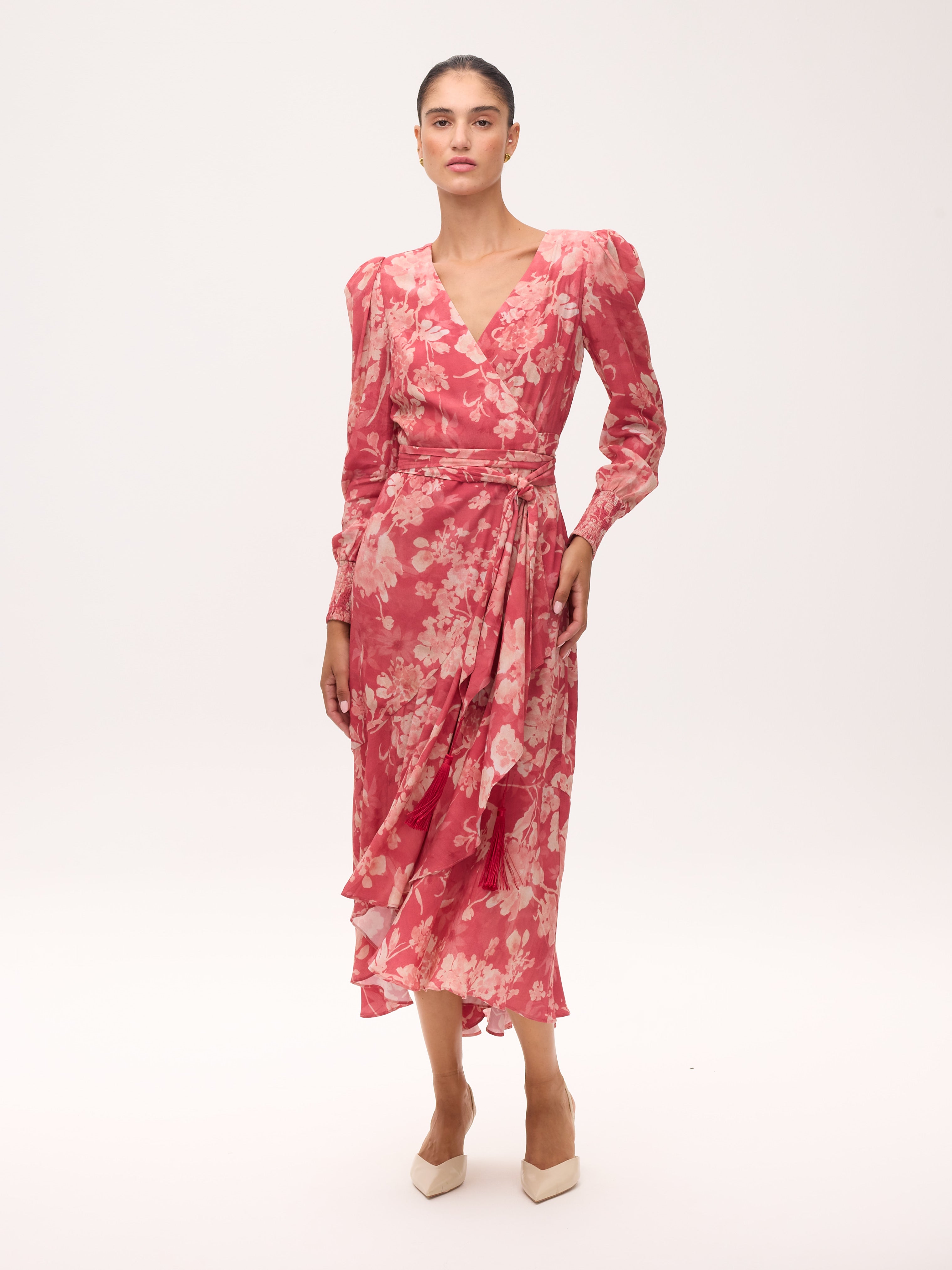 OLIVIA - Vestido wrap estampado floral, para ser la invitada de boda perfecta y fiesta esta primavera verano. MIOH es la marca que eligen las influencers de España para sus eventos, como bodas y fiestas