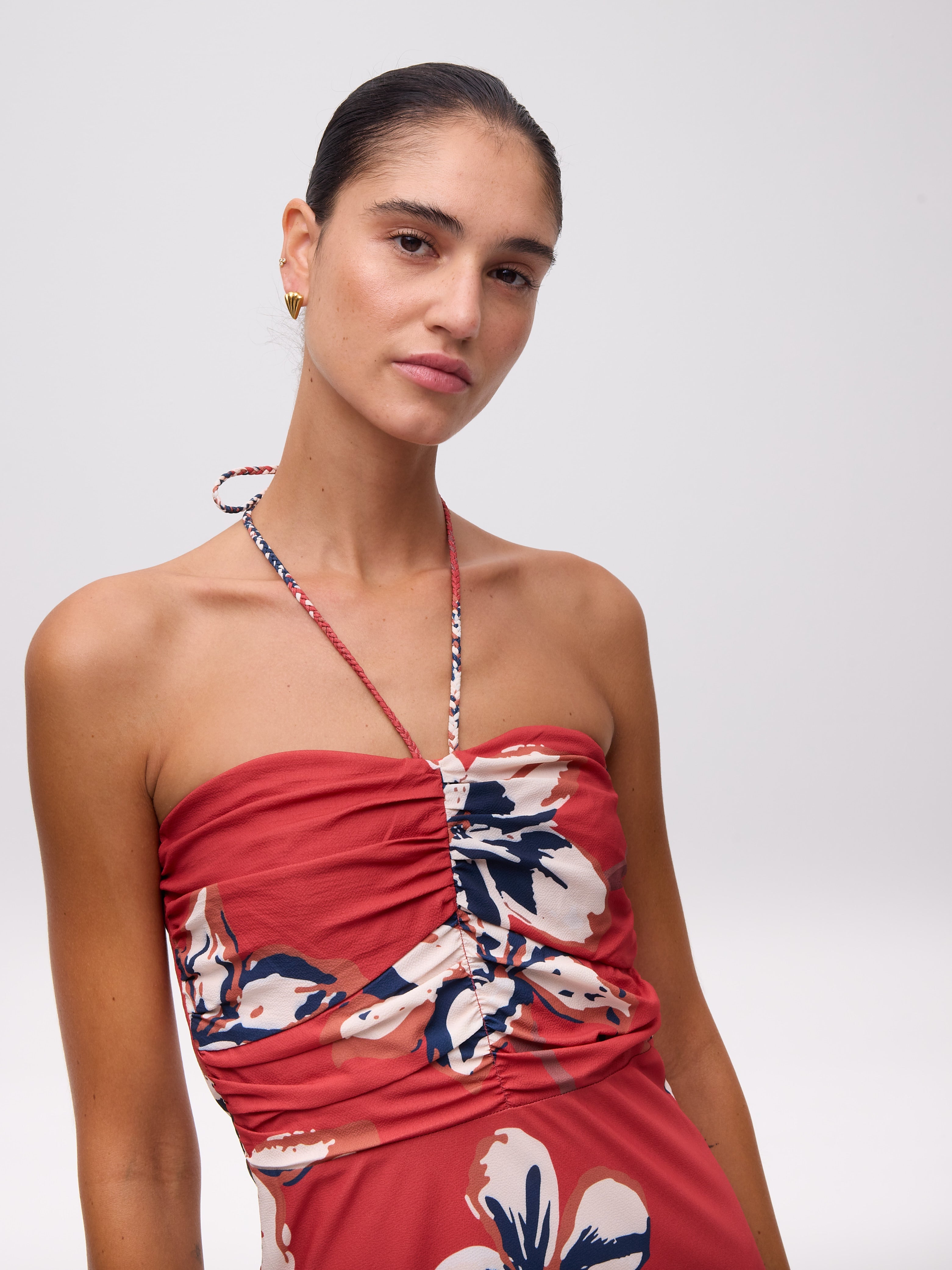 OPHELIA FLOWERS - Vestido estampado flores anudado al cuello midi, para invitadas de boda, fiesta y eventos de primvera y verano. MIOH es la marca que eligen las influencers de España para sus eventos, como bodas y fiestas