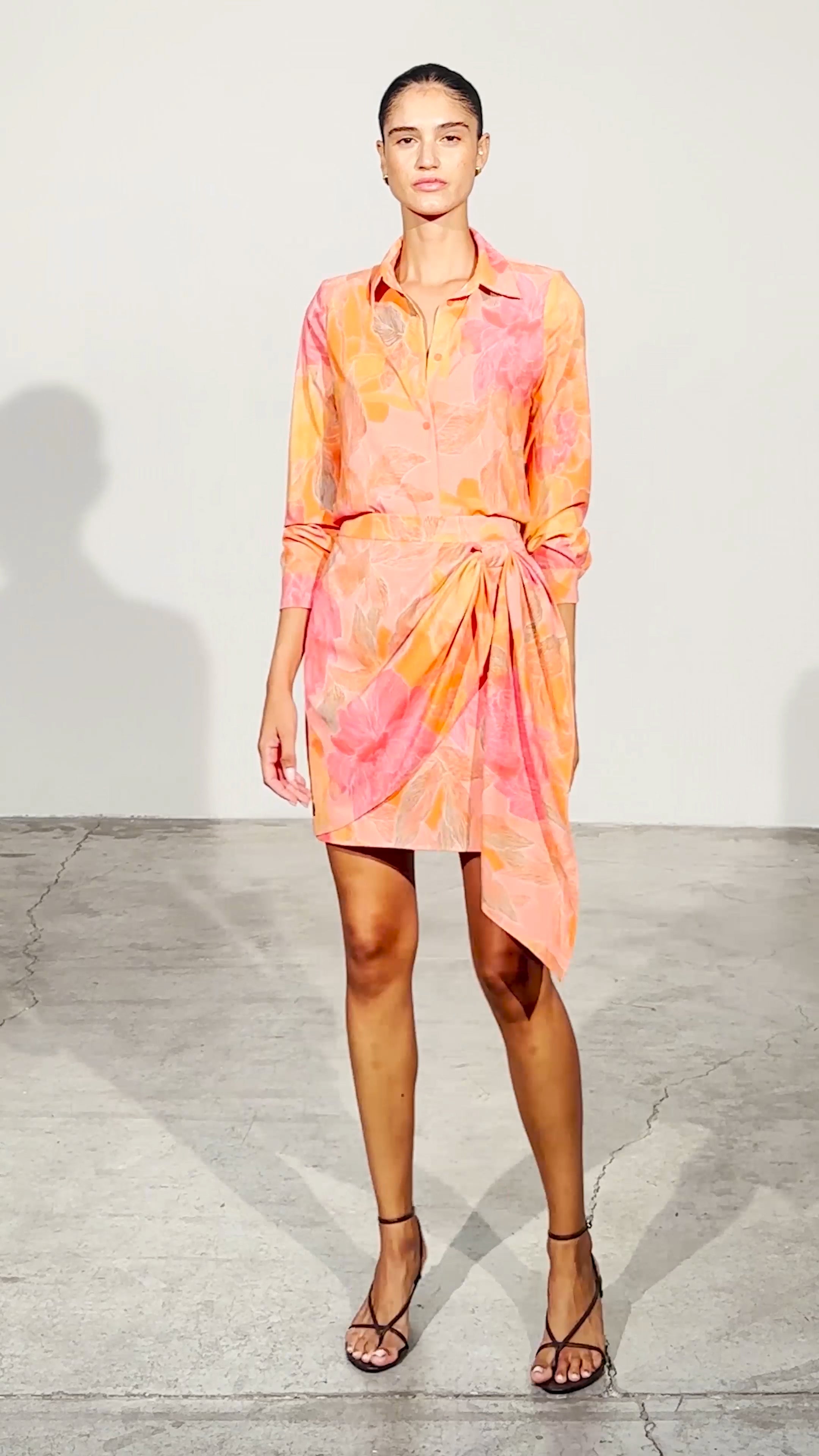 FLAVIO SKIRT - Mini falda flores lazada, de fiesta e invitada de boda y evento primavera verano. MIOH es la marca que eligen las influencers de España para sus eventos, como bodas y fiestas