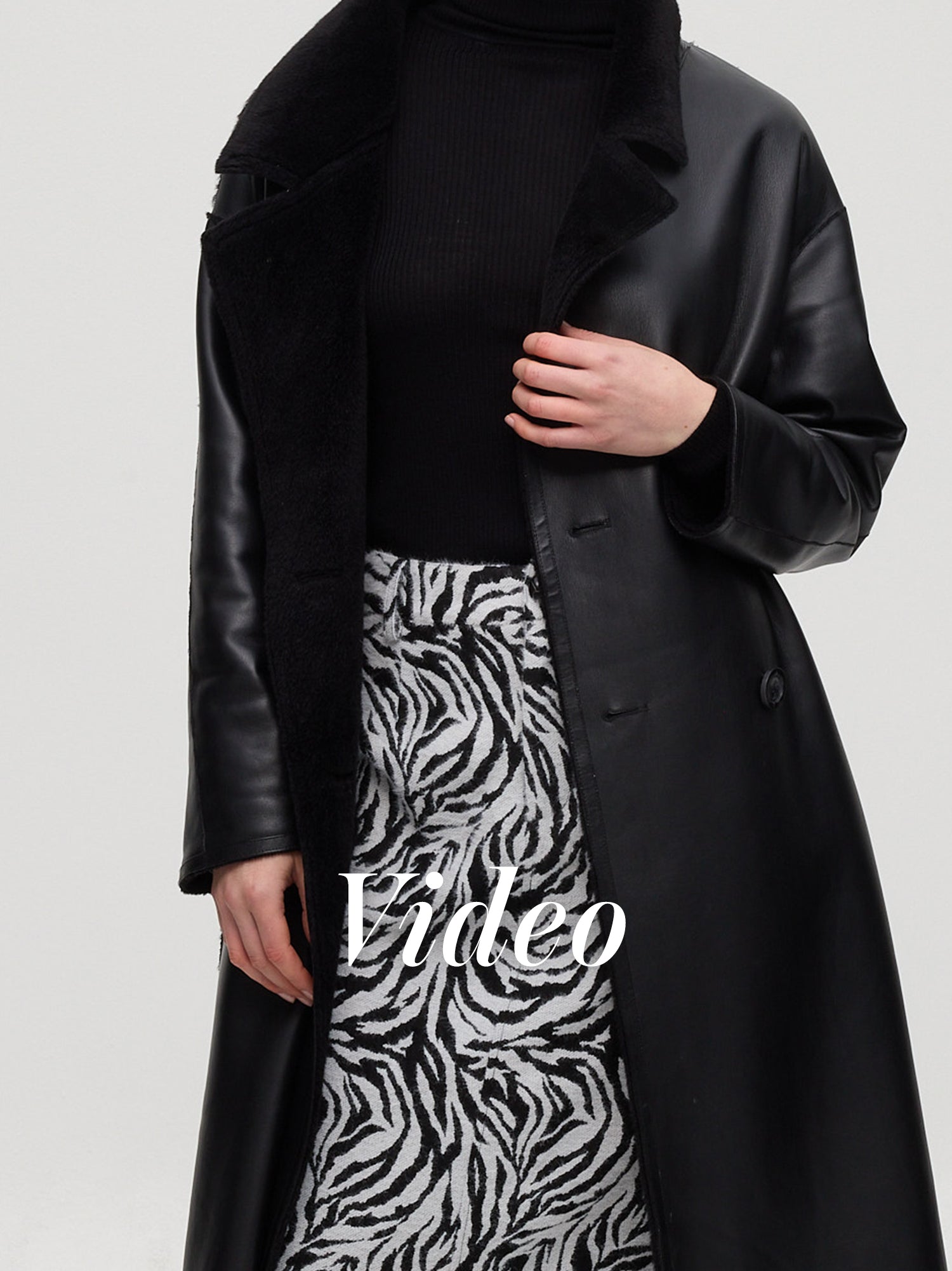 mioh | ZHIVAGO - Abrigo ecopielreversible + LOTUS CEBRA - Falda animal print pelo