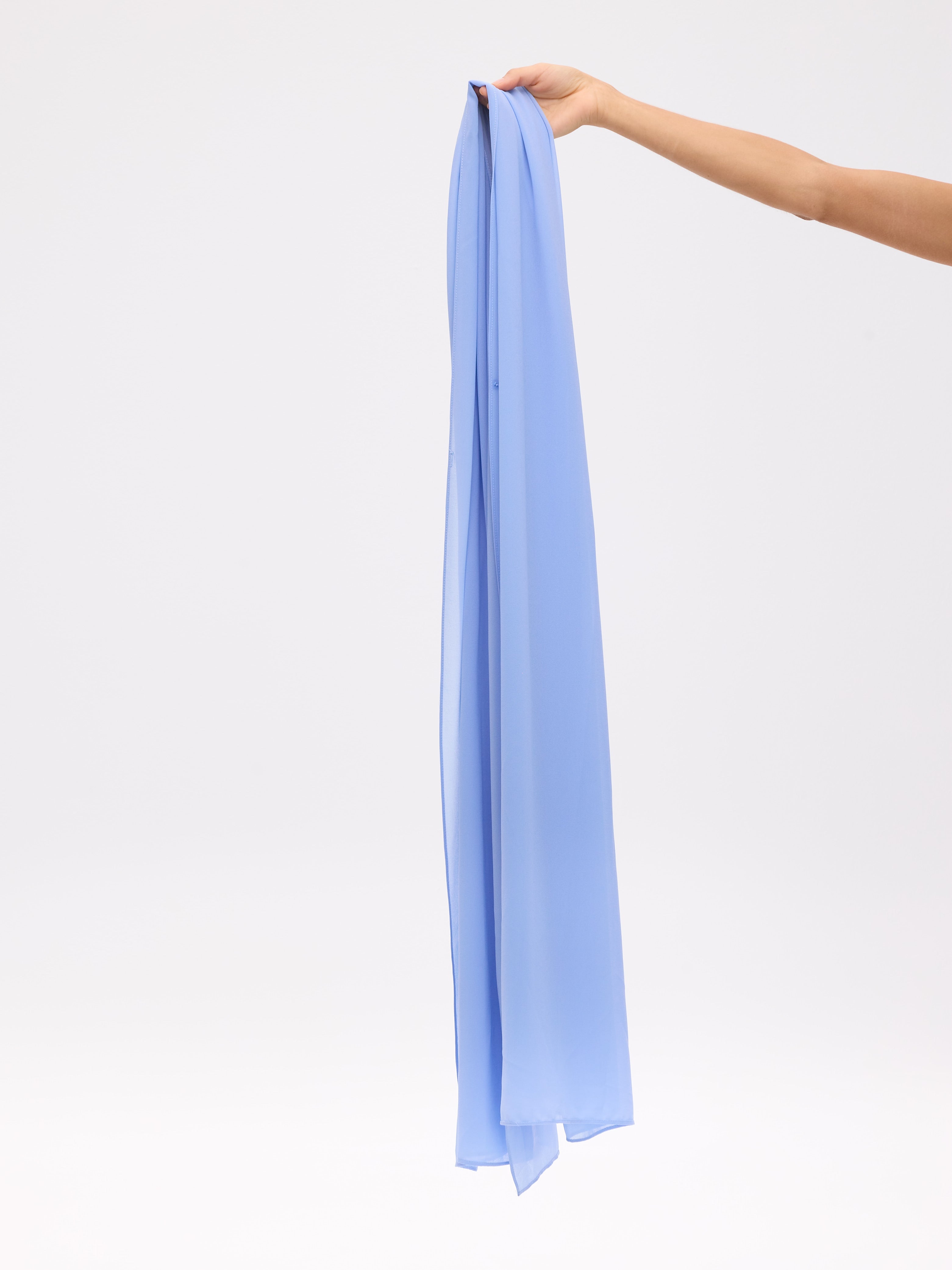 ROMEO BLUE - Vestido midi drapeado jacquard azul, para invitadas de boda, fiesta y eventos de primvera y verano. MIOH es la marca española de vestidos de fiesta para invitadas de boda más de moda en España