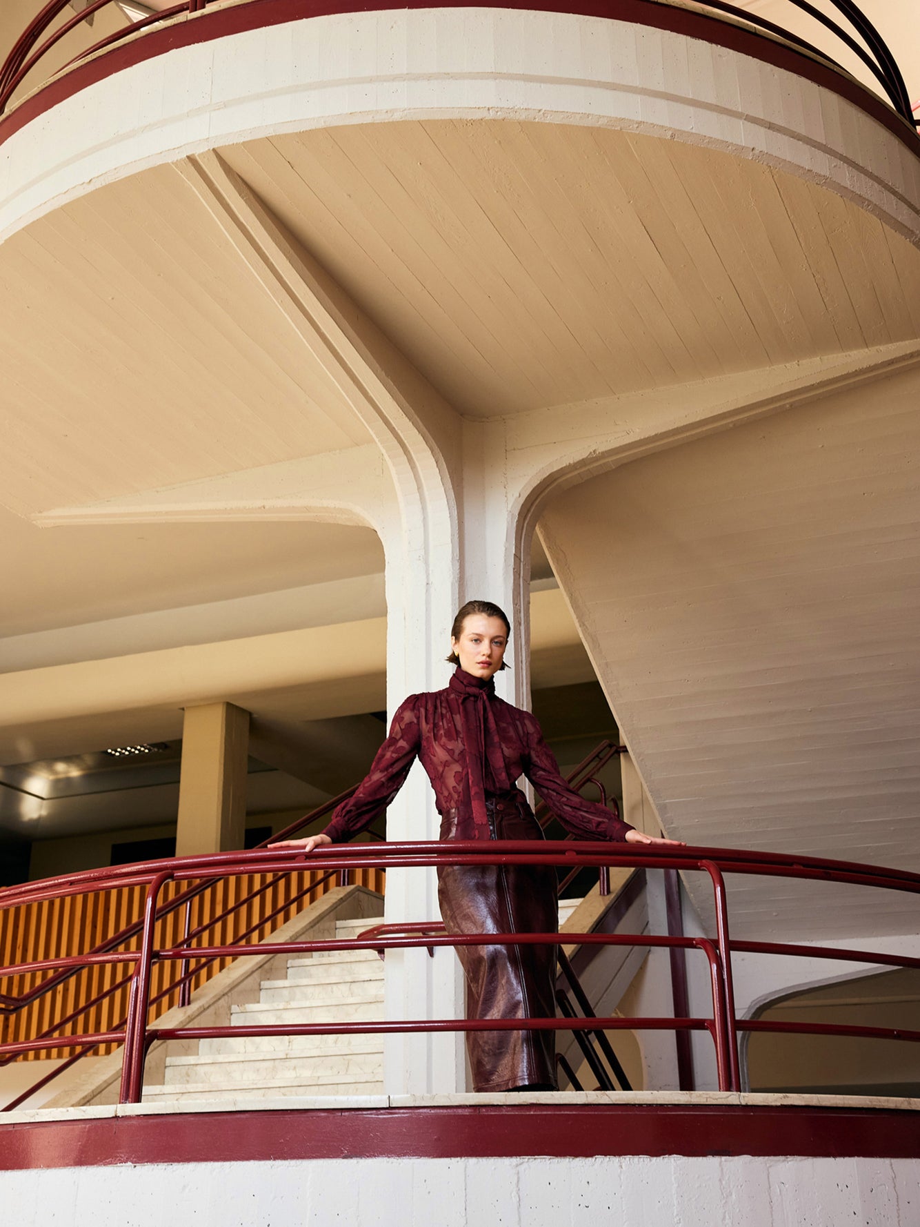 mioh | MONT GRANA Blusa granate + LOTUS GRANA - Falda vinilo burgundy