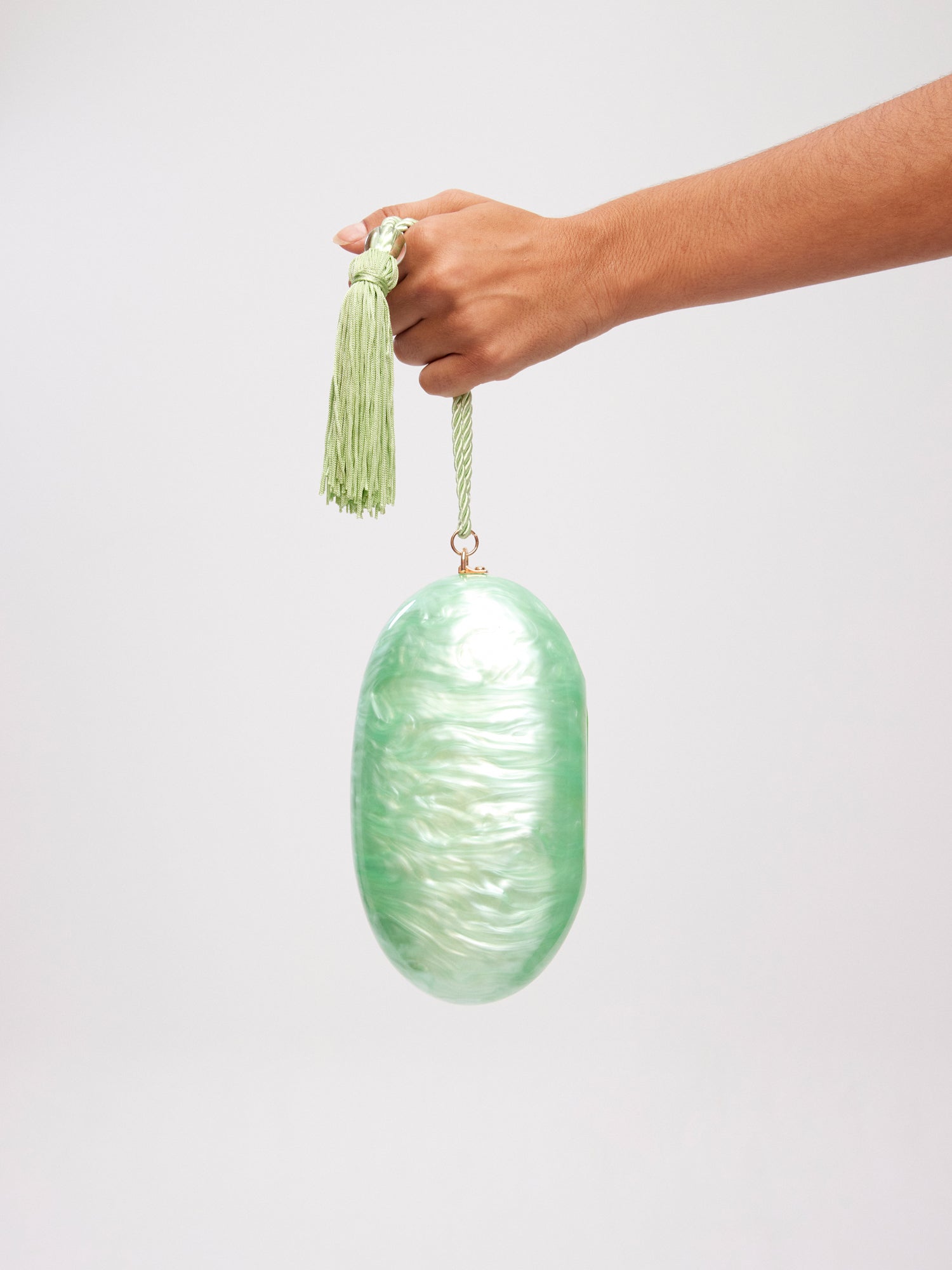 mioh | BOMBON MENTA - Bolso verde invitada boda, fiesta y evento