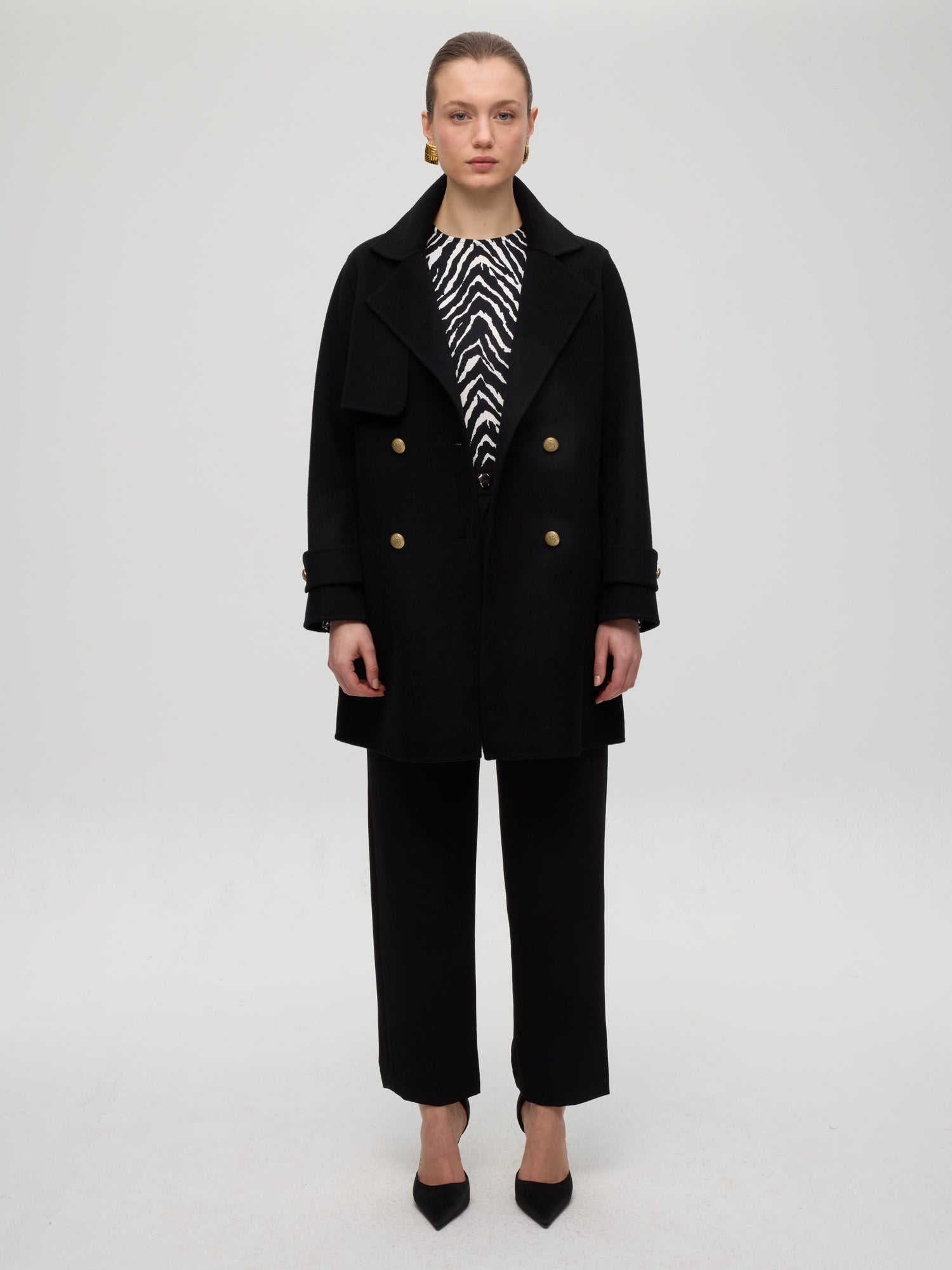 mioh | ALTAMIRA - Chaquetón marinero paño lana negro. Vestidos de fiesta para invitadas de boda perfectas. Marca española de moda