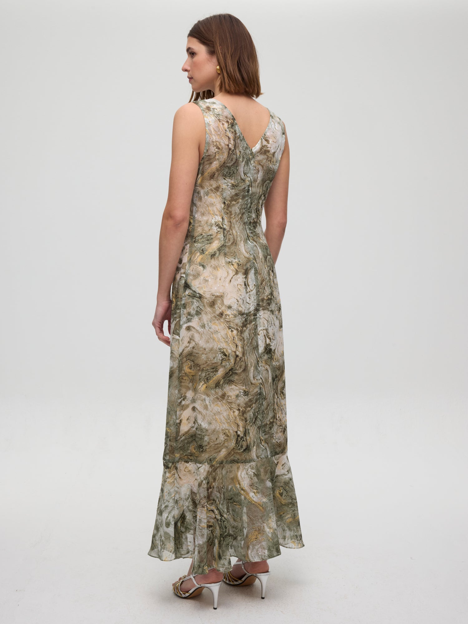 mioh | ATHOS GREEN - Vestido + Capa larga estampado verde. Vestidos de fiesta para invitadas de boda perfectas. Marca española de moda