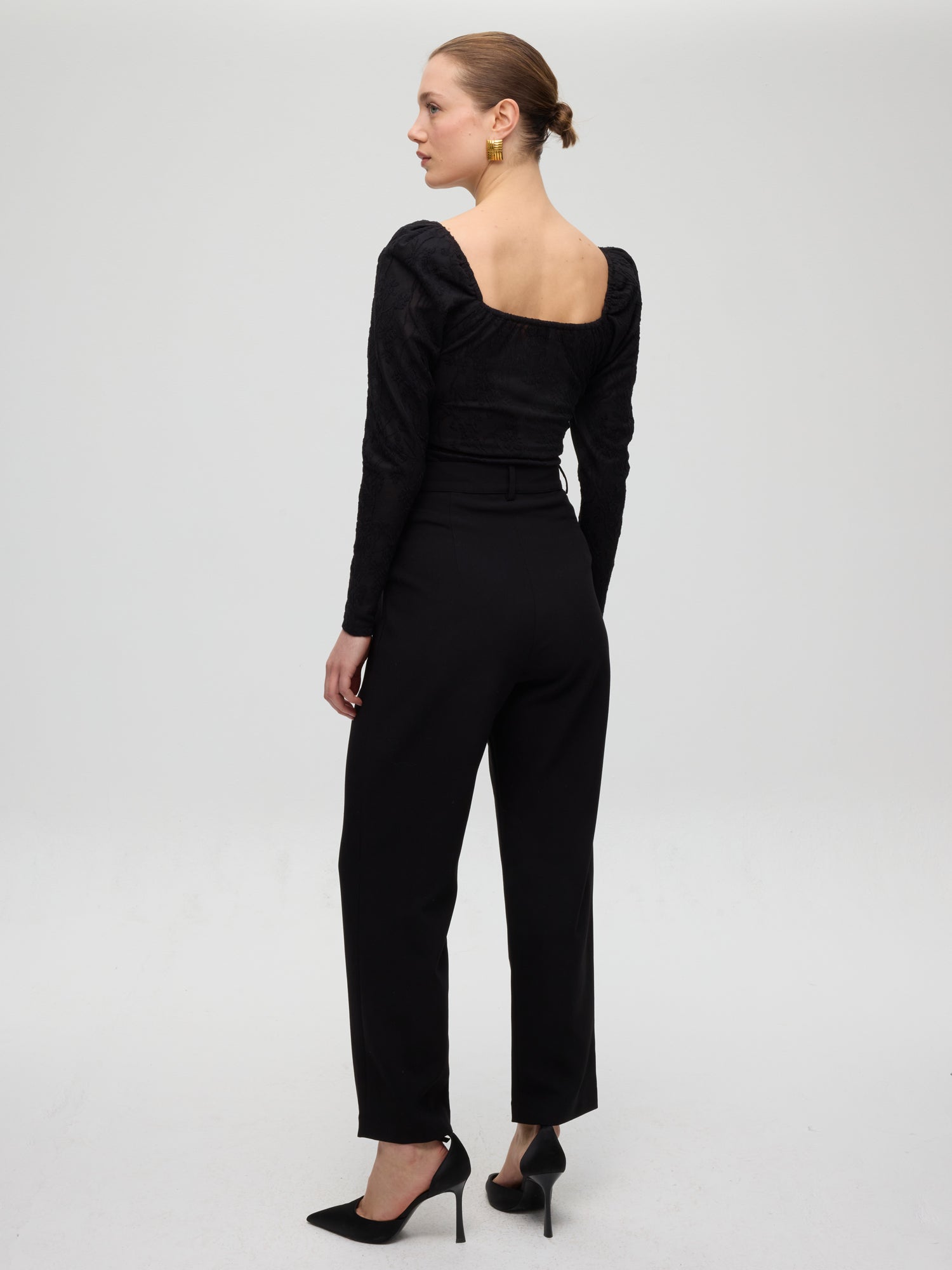 mioh | FORT PANT - Pantalón pinza negro. Vestidos de fiesta para invitadas de boda perfectas. Marca española de moda