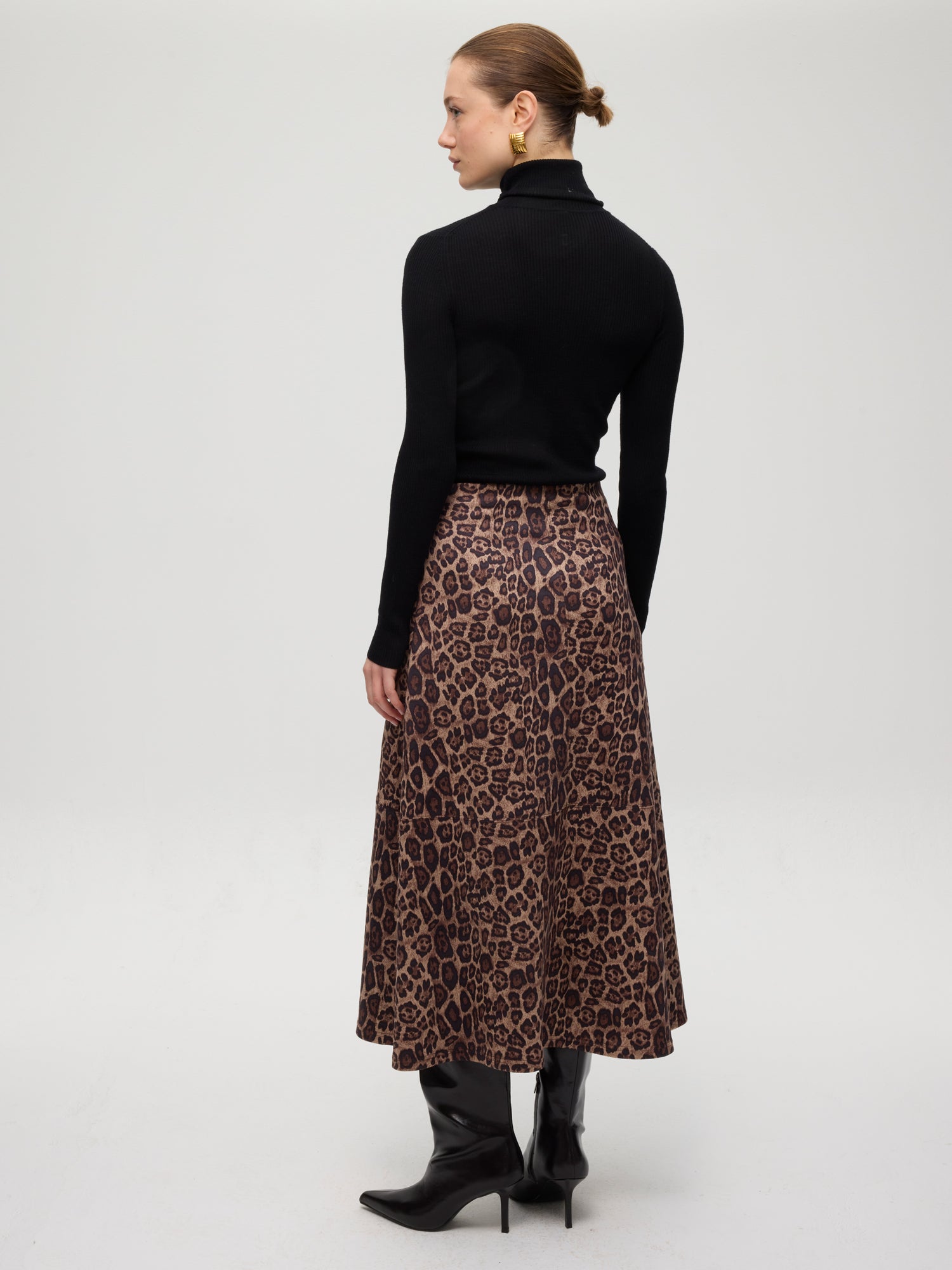 mioh | HEARST ANIMAL - Falda midi animal print. Vestidos de fiesta para invitadas de boda perfectas. Marca española de moda
