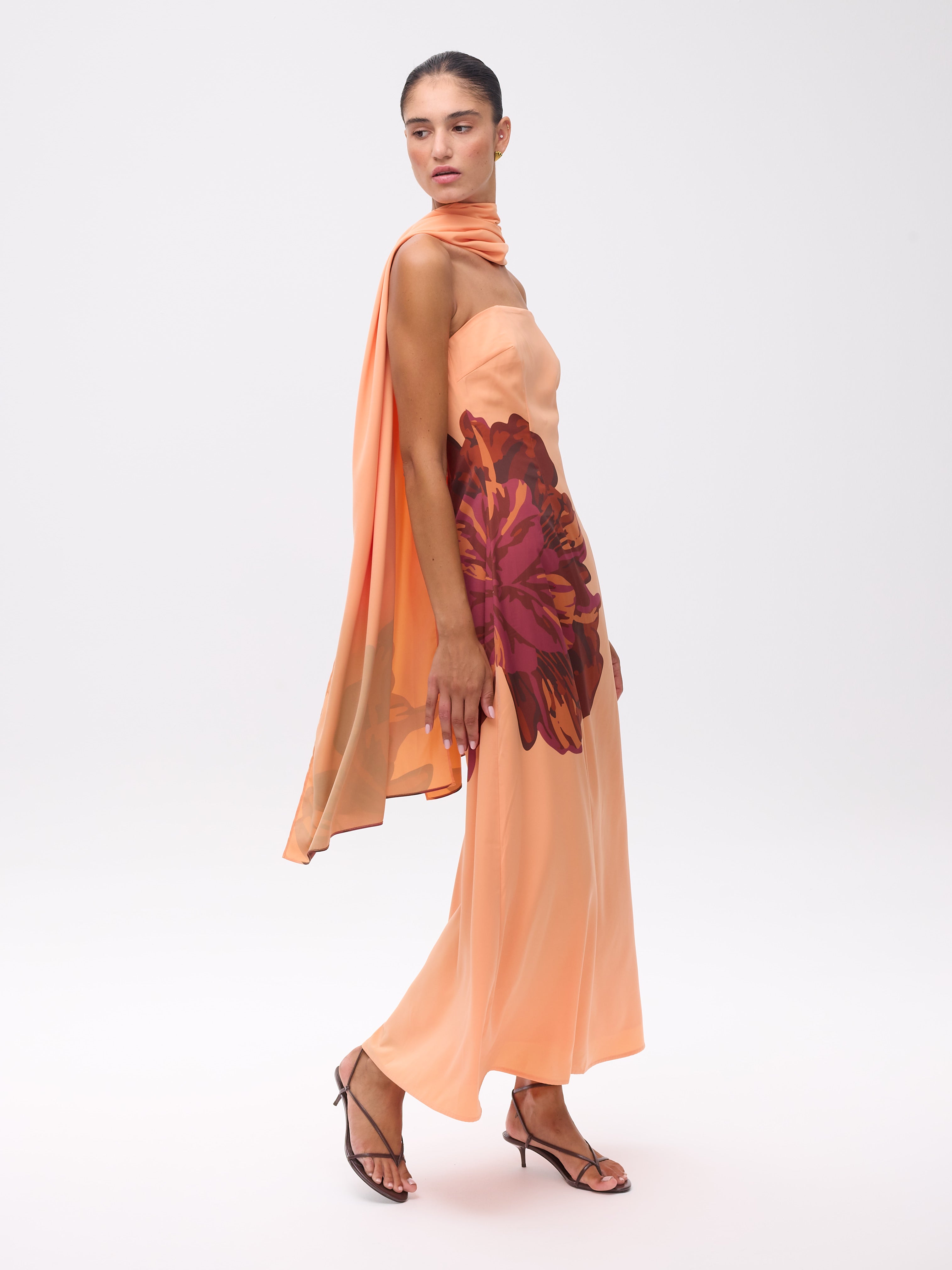 HELENA MAXI - Vestido palabra de honor maxi flor, perfecto para invitadas de boda y fiesta spring summer. MIOH es la marca que eligen las influencers de España para sus eventos, como bodas y fiestas