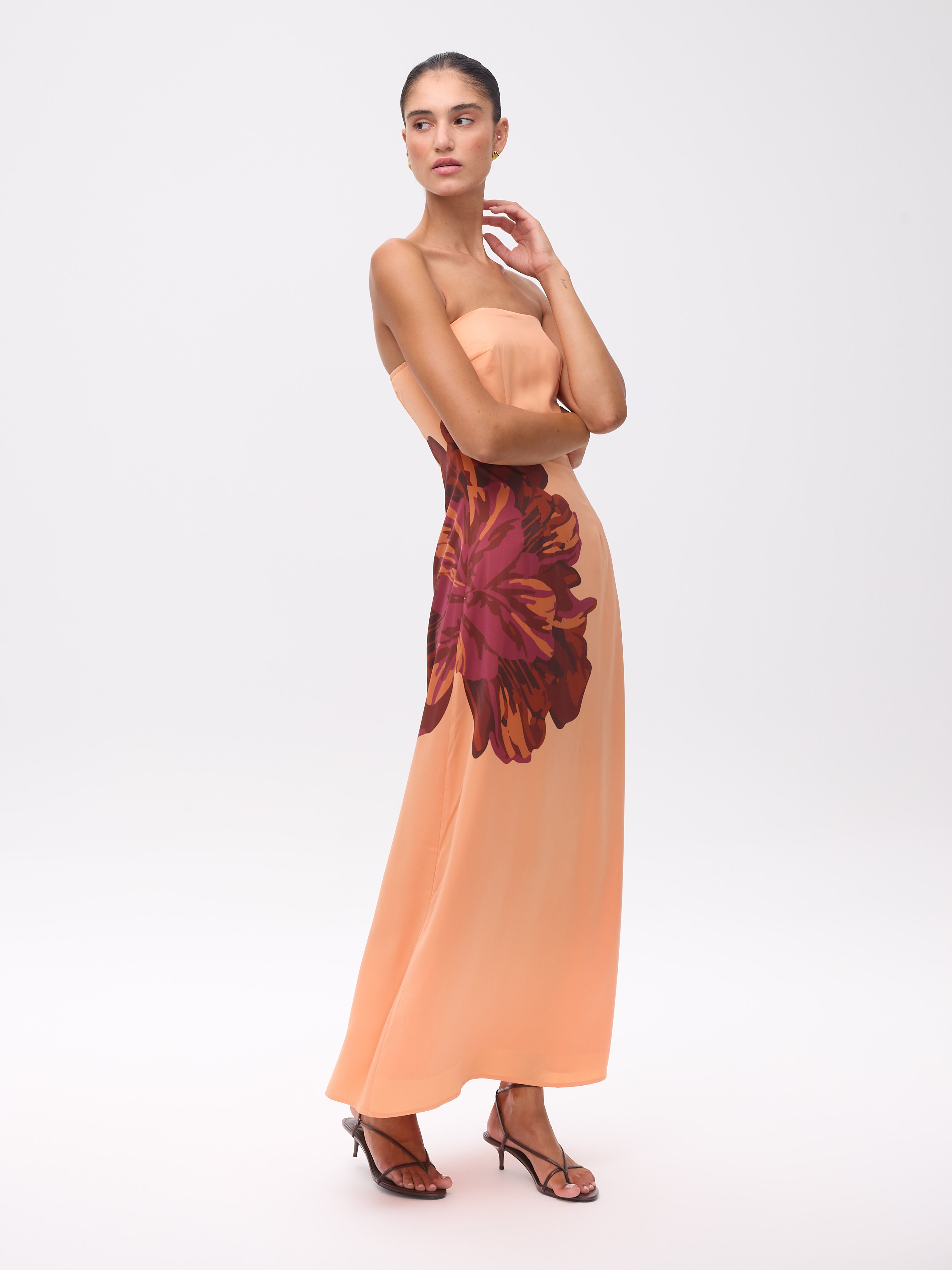 HELENA MAXI - Vestido palabra de honor maxi flor, perfecto para invitadas de boda y fiesta spring summer. MIOH es la marca que eligen las influencers de España para sus eventos, como bodas y fiestas