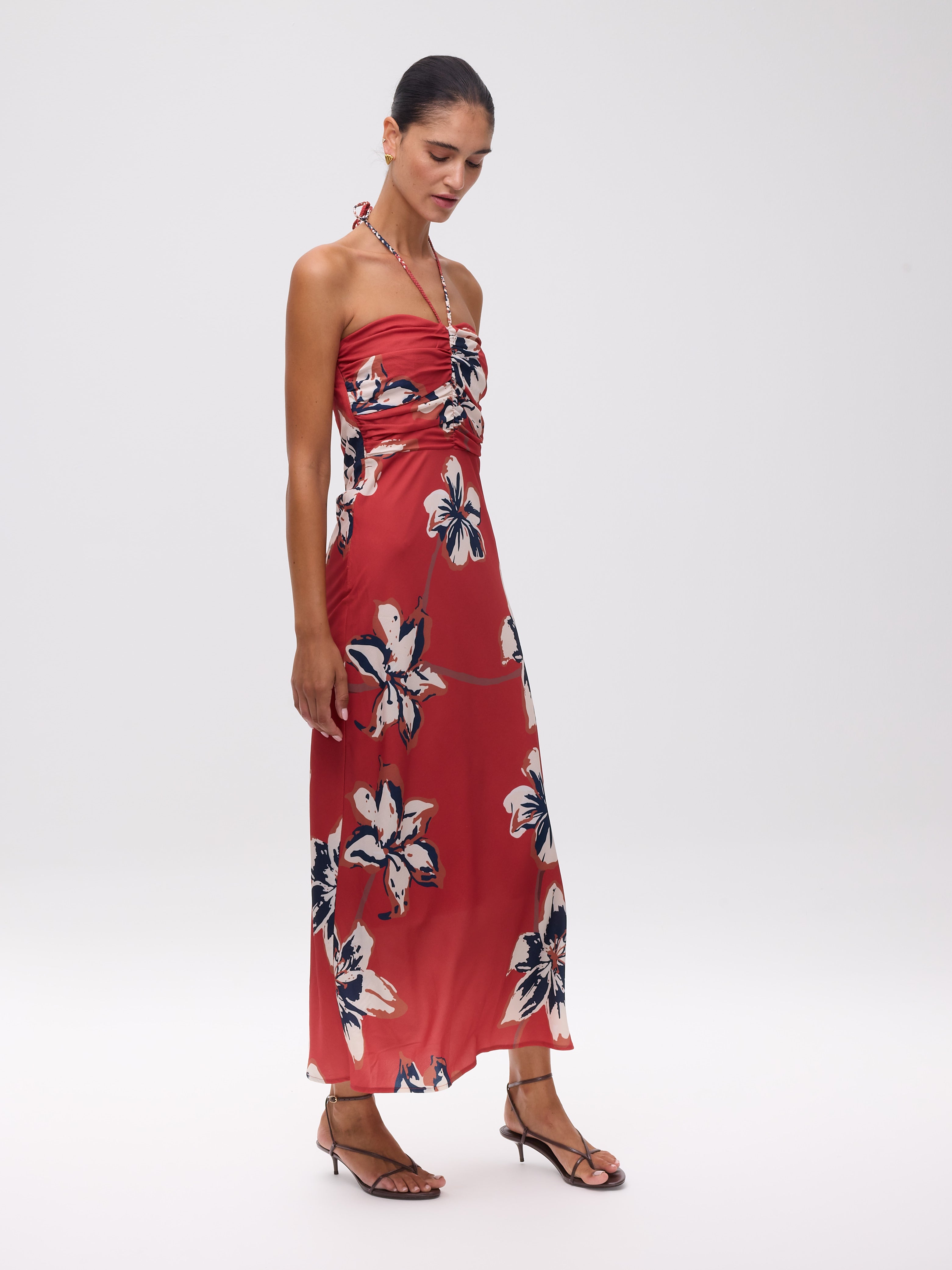 OPHELIA FLOWERS - Vestido estampado flores anudado al cuello midi, para invitadas de boda, fiesta y eventos de primvera y verano. MIOH es la marca que eligen las influencers de España para sus eventos, como bodas y fiestas