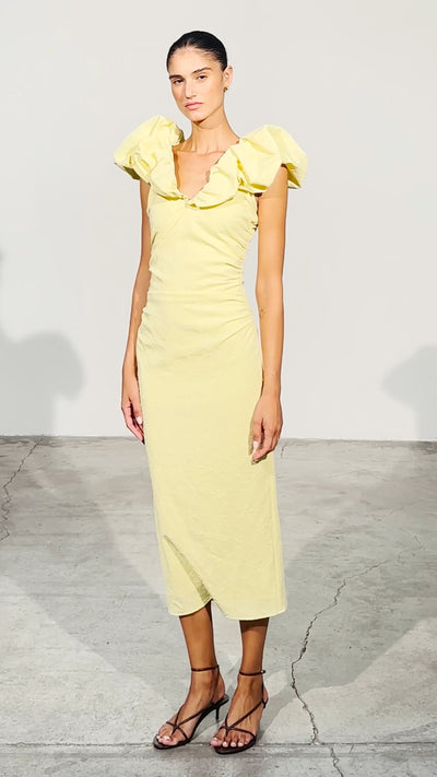 BIANCA BUTTER - Vestido midi volantes amarillo mantequilla, perfecto para invitadas de boda y fiesta spring summer. MIOH es la marca española de vestidos de fiesta para invitadas de boda más de moda en España