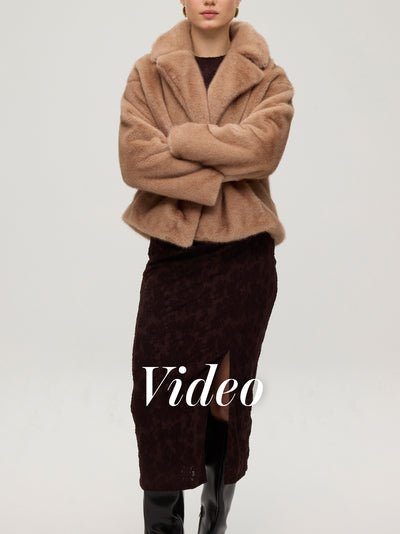 mioh | FOSTER BROWN + FREEWAY CAMEL - Vestido marrón midi invitada de boda + Abrigo corto faux fur en color camel
