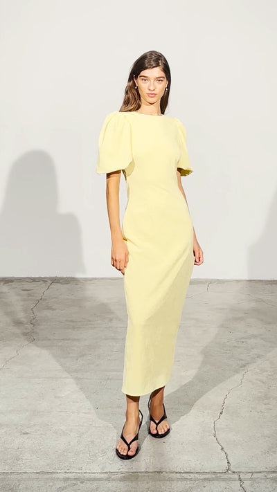 HAMLET - Vestido damasco manga abullonada amarillo mantequilla, para invitadas de boda, fiesta y eventos de primvera y verano. MIOH es la marca española de vestidos de fiesta para invitadas de boda más de moda en España