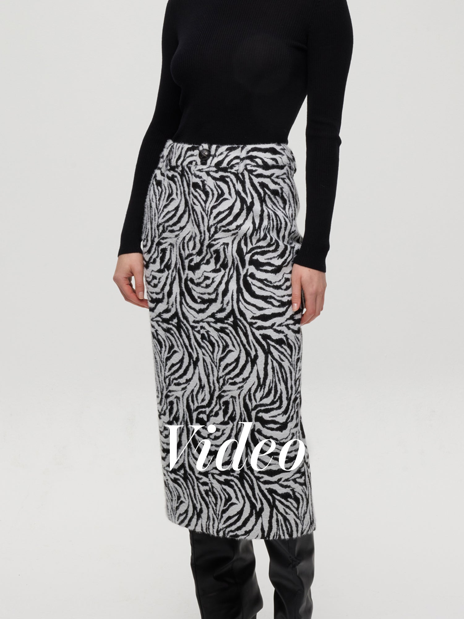 mioh | LOTUS CEBRA - Falda de cebra midi. Vestidos de fiesta para invitadas de boda perfectas. Marca española de moda