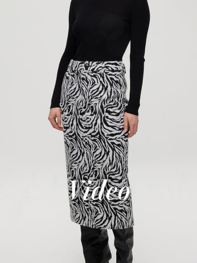 mioh | LOTUS CEBRA - Falda de cebra midi. Vestidos de fiesta para invitadas de boda perfectas. Marca española de moda