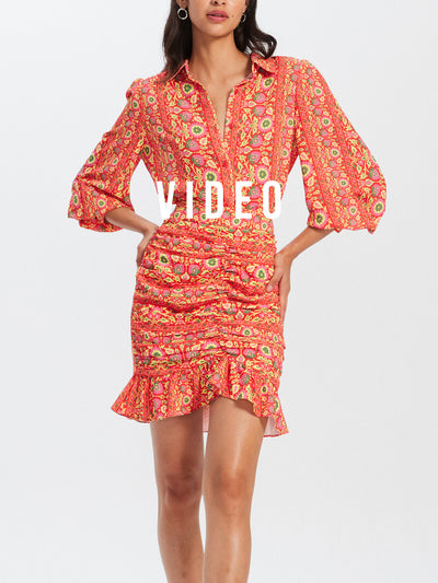 mioh | VICO SKIRT SPRING - Camisa y falda corta drapeada con volante y estampado multicolor para esta temporada Primavera Verano 2023. Si buscas un look fresco, para ponerte una y otra vez esta colección SS23, no dejes de probarte el conjunto VICO. MIOH marca española de vestidos estampados para fiesta y para el día a día.