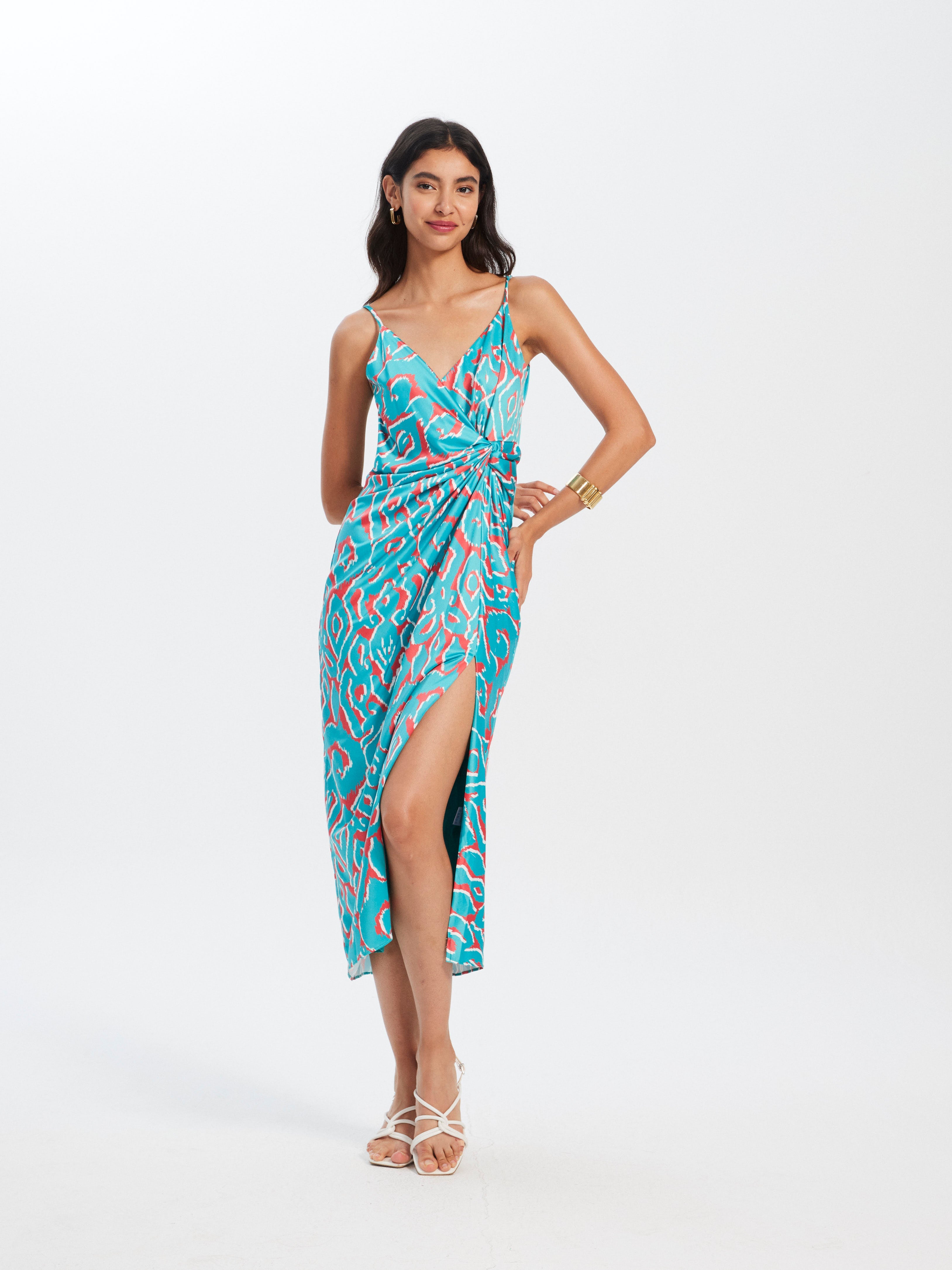mioh | ELISA IKAT - Vestido largo midi invitada boda, fiesta y evento, nuestro vestido midi tirantes nudo pecho de fiesta para ser la invitada de boda perfecta esta temporada Primavera Verano 23. Pura tendencia SS23. MIOH marca española invitada
