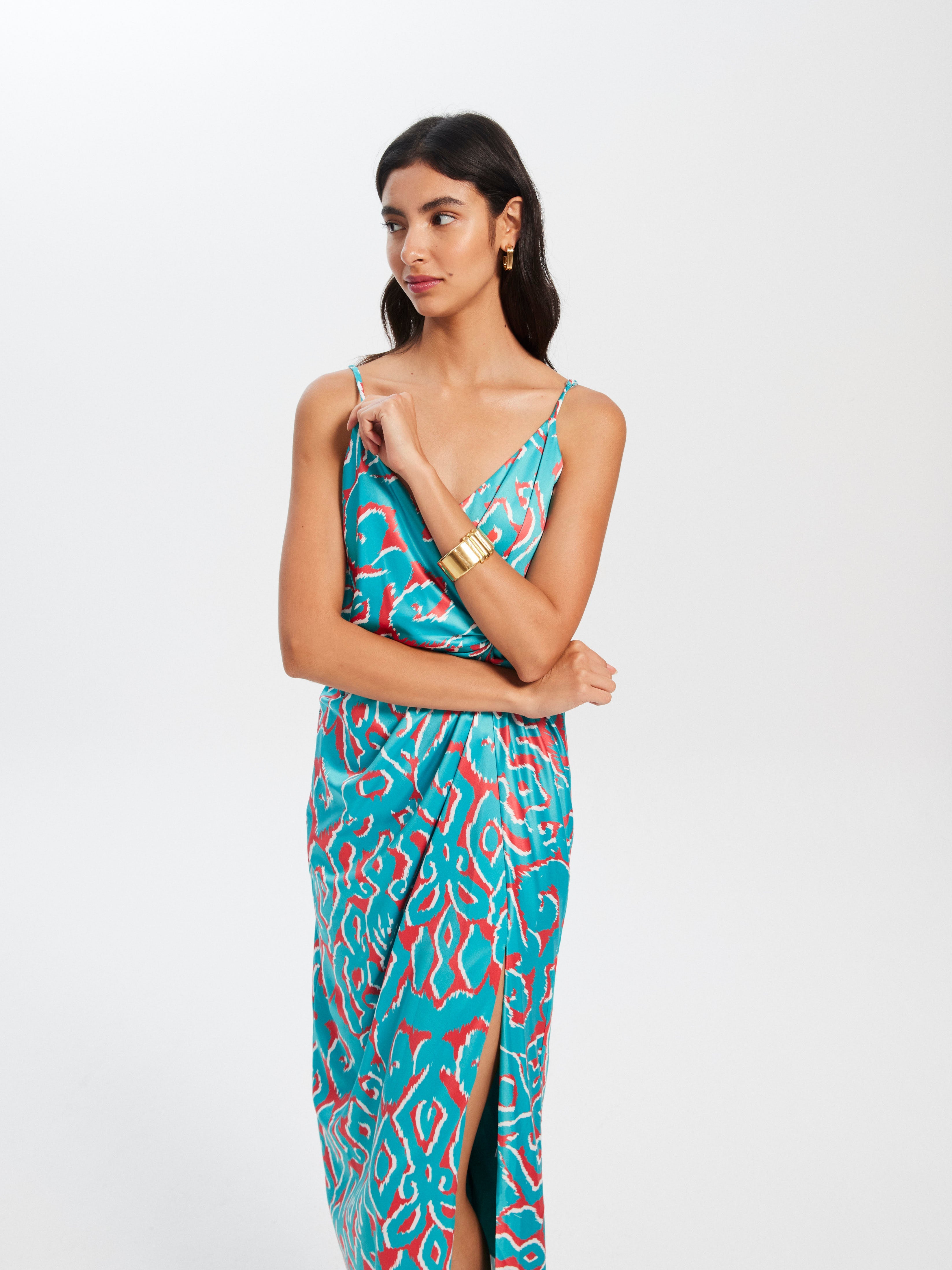 mioh | ELISA IKAT - Vestido largo midi invitada boda, fiesta y evento, nuestro vestido midi tirantes nudo pecho de fiesta para ser la invitada de boda perfecta esta temporada Primavera Verano 23. Pura tendencia SS23. MIOH marca española invitada