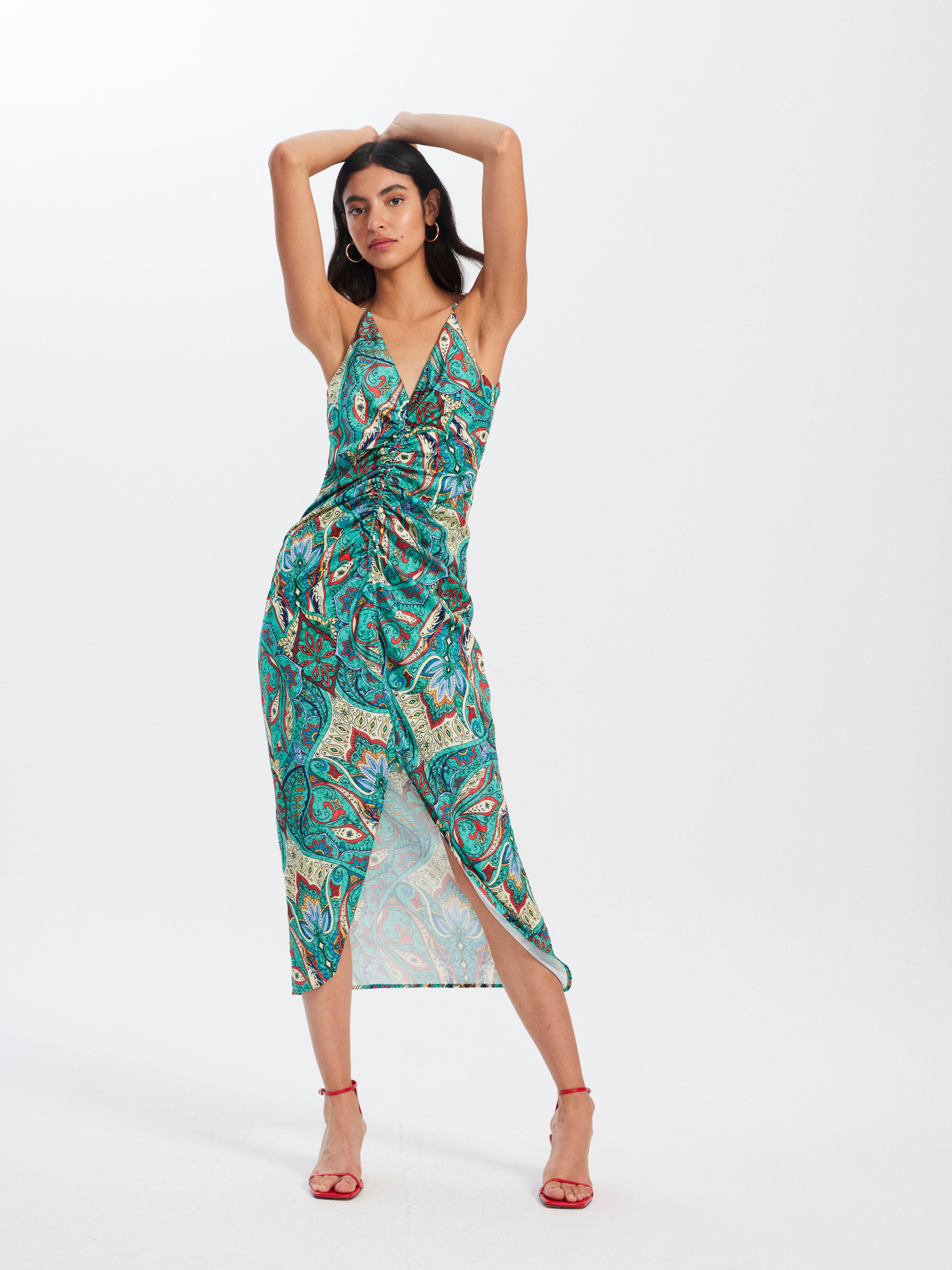 mioh | MATILDE BOHEME - Vestido largo midi invitada boda, fiesta y evento, nuestro vestido midi tirantes fruncido cordón estampado de fiesta para ser la invitada de boda perfecta esta temporada Primavera Verano 23. Pura tendencia SS23. MIOH marca española invitada