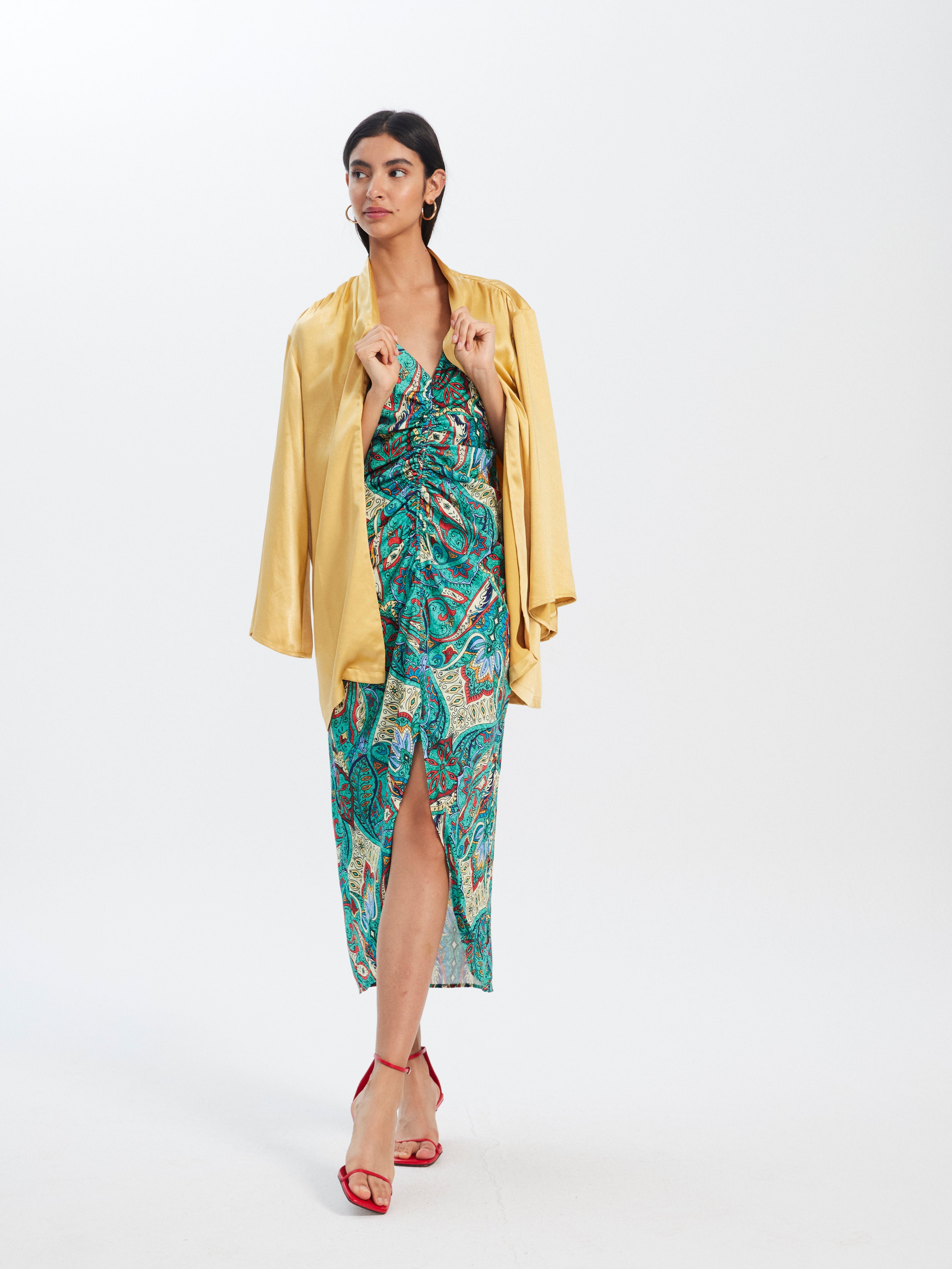 mioh | MATILDE BOHEME - Vestido largo midi invitada boda, fiesta y evento, nuestro vestido midi tirantes fruncido cordón estampado de fiesta para ser la invitada de boda perfecta esta temporada Primavera Verano 23. Pura tendencia SS23. MIOH marca española invitada
